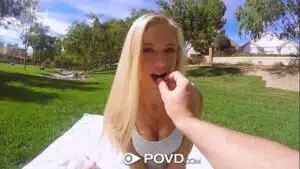 Image Vídeo da bela loirinha dando sua buceta rosada